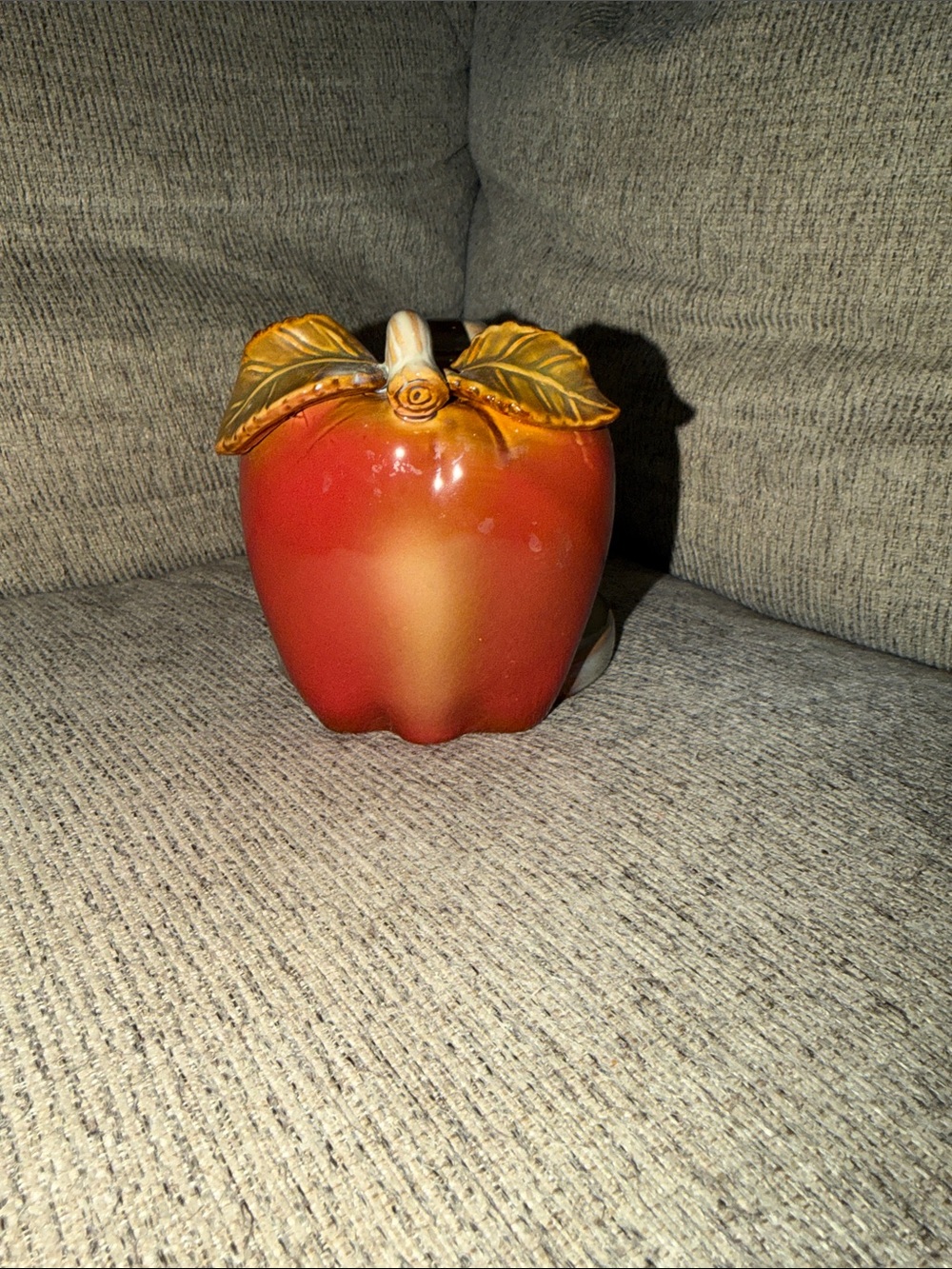 Ceramic Apple Decorative paper towel holder in Red and Gold